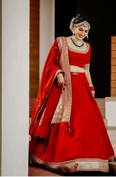 Red Sabyasachi Lehenga, Red Color Outfits, Mehendi Outfits, Sabyasachi Lehenga, Indian Bride Outfits, Bridal Lehenga Collection, Latest Bridal Dresses, Bridal Lehenga Red