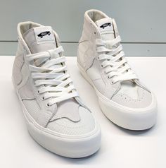 Vans Vault Sk8-Hi Wp Vr3 Cush Lx Patchwork White Marshmallow Casual Suede Mesh Skateboard Shoes Model Vn007qgfs8 Size Men's 7.5 Women's 9 Please Check All Photos!!! Photo May Be A Slight Difference In Color Due To Lighting. Brand New Without A Box. I Ship The Same Day Or The Next Business Day. Vans Sk8 Hi Leather White, Cream Vans High Tops, Vans Sk8 Hi Off White, White Synthetic Vans Skate Shoes, Vans Vault, High-top Vans Skate Shoes With Textured Sole, White Marshmallows, Vans White, Sk8 Hi