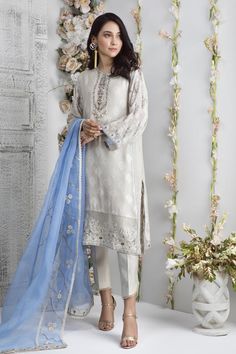 Spring Rain Kameez Ideas, Punjabi Dress Design, Contrast Dupatta, Desi Clothing, Pakistani Women Dresses, Embroidery Leaf, Designer Outfit, Desi Wear, Punjabi Dress