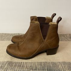 Redwing Brown Leather Chelsea Ankle Boots Size 7.5 1.75" Stack Heel Brown Leather Minimal Wear There Is A Small White Spot And A Little Scuffing On The Heal. (Shown In Last 2 Pictures) In Great Preloved Condition! ***Fall/Winter/Casual/Ankle/Concert/Festival/Leather*** Red Wing Shoes, Wing Shoes, Concert Festival, Chelsea Ankle Boots, Red Wing, Red Wings, Winter Casual, Stacked Heel, Lady In Red