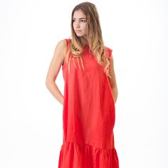 "Make a great first impression without saying a word with our pleated long linen dress. Crafted from high quality linen, that's comfortable and elegant at the same time, this design has a distinctive and stylish appeal. DETAILS - Made from 100% organic linen - The model is 170 cm tall (regular S) - The dress on picture is size M - As mostly all models in our shop the garment is loose fit - Color on photo - stripe linen If you want others color see our color list SHIPPING We offer DHL Express del Thick Knit Cardigan, Maxi Dress Winter, Bridesmaid Dresses Boho, Hoodie Sweater Dress, Dress Sleeves, Long Linen Dress, Summer Linen Dresses, Dress Linen, Summer Linen