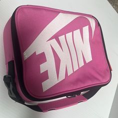 New Nike Insulated Lunch Bag Casual Pink Lunch Bag For Daily Use, Casual Pink Lunch Bag For Everyday Use, Casual Pink Lunch Bag For Everyday, Casual Pink Lunch Bag, Trendy Pink Lunch Bag For School, Functional Pink Lunch Bag For Back To School, Sporty Rectangular Shoulder Bag For School, Casual Tote Lunch Bag For School, Nike Pink Bag For Daily Use