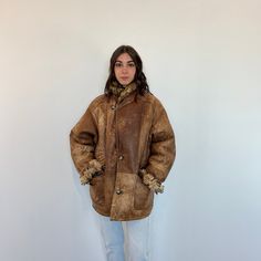 Vintage 80s Shearling sheepskin - RARE, super soft, very soft, mouflon leather - excellent condition - the color of the leather has not been treated, but is authentic - Original Shearling Guaranteed, Made in Italy - Reversed sheepskin: leather on the outside and fur on the inside - super warm, with thick fur, suitable for temperatures below 20o - Wonderful mouflon sheepskin, resistant leather - a sheepskin coat, two styles: open with shawl lapels and visible fur or buttoned under the collar (sho Vintage Brown Winter Outerwear, Vintage Winter Fur Coat With Faux Fur Lining, Vintage Winter Shearling Outerwear, Brown Sheepskin Outerwear With Pockets, Vintage Sheepskin Fur Coat For Cold Weather, Vintage Long Sleeve Fur Coat With Faux Fur Lining, Luxury Brown Sheepskin Outerwear, Vintage Brown Shearling Leather Jacket, Vintage Shearling Fur Coat With Faux Fur Trim