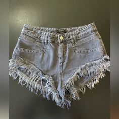 Nwot Isabel Marent Black/Grey Spring 2020 Fringe Denim Short Fr 40 Usa 30 New Without Tags As Seen On Kaia Gerber .I Never Wore Them But Removed The Tags Isabel Marent Was Really Four Years Ahead Of The Trend Of The Micro Short Very Iconic Isabel Design, Very Rare Size And Color. Trendy Gray Denim Bottoms, Trendy Gray Shorts For Summer, Trendy Gray Bottoms With Frayed Hem, High Rise Gray Bottoms For Spring, High Waist Gray Summer Bottoms, High Waist Gray Bottoms For Summer, Gray High Waist Shorts For Summer, Gray Cutoff Shorts For Summer, Trendy Gray Summer Shorts