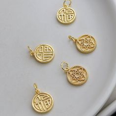 Material: Brass Description High quality 14K gold plated brass, color not easily tarnish Size: 13mm, thick 2.1 mm Quantity: 5 pcs. Color: 14K gold Material: 14K gold plated brass ❤ More pendants items here: ❤ https://www.etsy.com/hk-en/shop/basicDIYcraftstore?ref=simple-shop-header-name&listing_id=806990990&section_id=29121362 ❤ More other items here: ❤ https://www.etsy.com/shop/basicDIYcraftstore?ref=simple-shop-header-name&listing_id=823835581 Gold Symbolic Engraved Charms, Yellow Gold Plated Round Pendant Charm Necklace, Yellow Gold Plated Round Charm Necklaces, Plated Yellow Gold Round Charm Necklaces, Symbolic Gold Round Pendant Charms, Gold Plated Round Charm Necklaces, Gold Round Charm Necklace, Tarnish Resistant, Gold Round Charm Necklace Tarnish Resistant, Gold Round Gold-plated Charm Necklaces