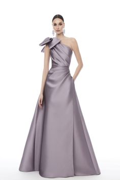 Goddess Glam: Chiffon Gowns That Define Luxury One Shoulder Gown, Sleeveless Gown, Mob Dresses, Evening Dresses Elegant, Bride Dresses, Dress With Bow, Stunning Dresses, Mother Of The Bride Dresses