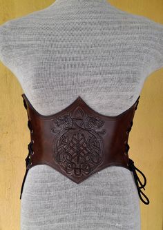 It is Handmade leather corset with Tooled beautiful designs. Handmade and hand dyed belt with high quality leather. It is adjustable with lace.  MEASUREMENTS: S/M : 66 cm - 74 cm / 26" in - 29"in M / L: 75 cm-85 cm / 29.5 "in - 33.5" in L / XL: 85 cm-95  cm / 33.5 "in - 37.4" in DETAILS: ► 100% handmade ► 100% genuine leather ► Made on your measurements ► Unique design ► Battle ready ► LARP standard ► Worldwide delivery NOTE: This item can be personalized on request (contact us) We remind our cu Cosplay Armour, Leather Underbust Corset, Female Viking, Viking Cosplay, Ren Fair, Viking Woman, Underbust Corset, Leather Corset, Women's Costumes