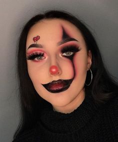 Scary Wednesday Addams Makeup, Half Clown Half Skull Makeup, Hawollen Makeup, Halloween Style Makeup, Cool Makeup For Halloween, Best Halloween Makeup Looks, Face Painting Halloween Women, Halloweenské Líčení Easy, Painting Makeup Art