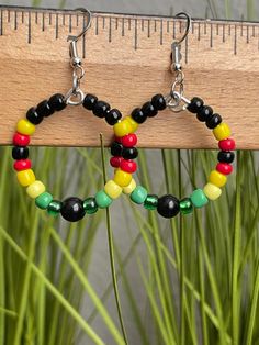 A vibrant quarter sized hoop earring for the free-spirited. Small Hoop Beaded Earrings For Festival, Multicolor Beaded Hoop Earrings For Festivals, Juneteenth Jewelry Ideas, Rasta Beaded Necklace, Hoop Earrings Diy, Rasta Earrings, Beaded Jewelry Earrings, Earthy Jewelry, African Earrings