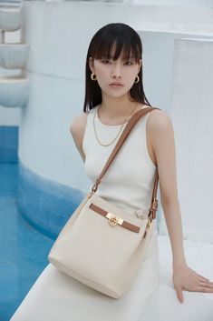 PARISA WANG® | Unlocked Medium Tote Bag – Parisa New York Luxury Designer Business Baguette Bag, Parisa Wang, Bucket Tote Bag, Chic Crossbody Bag, Latest Handbags, Medium Tote Bag, Bucket Tote, Vegan Handbags, The Madison