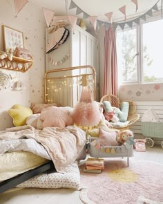 a child's bedroom decorated in pink and gold