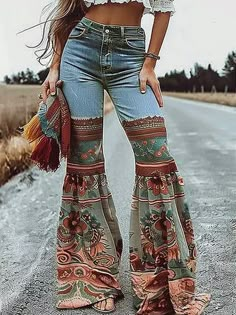 Flared Pants Floral Printed High-Waisted Pockets Jean Pants Bottoms Look Boho Chic, Denim Shorts Outfit, Diy Vetement, Denim Flare Jeans, Boho Style Outfits, Denim On Denim, Jean Pants, Denim Crafts, Patchwork Jeans