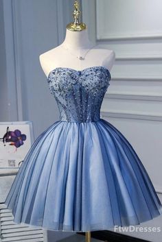 فستان حفلات قصير لطيف بدون حمالات مطرز على شكل قلب، فساتين وصيفات العروس الصغيرة Blue Dresses For Sweet 16, Short Quince Dresses, Blue Dama Dresses, Mini Bridesmaid Dresses, Dama Dresses, Short Party Dress, Cute Prom Dresses, Short Prom Dress, Sweet 16 Dresses