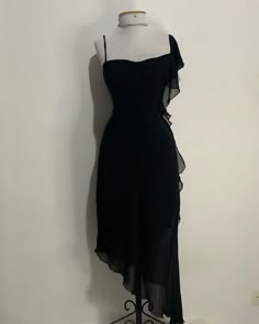 Prom Dresses Midi Length, Party Dress Cocktail, Midi Party Dress, Dress With Ruffles, Black Party Dresses, Prom Dress Inspiration, Ball Gowns Evening, Black Chiffon, Chiffon Prom Dress