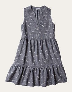 Every day feels like a vacation in this loose, light and flowy linen dress. Her captivating tiered silhouette is ready to spin, while simple side pockets await sea shells and sea glass. Easy Sides, Carved Designs, Sweater Sale, Navy Floral, Tiered Dress, Beech Wood, Linen Dress, Dress For Women, Sea Glass