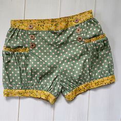 Matilda Jane Green Thumb Bubble Shorts; Size 6; New With Tags Playful Cotton Bottoms With Elastic Waistband, Green Playtime Shorts, Green Summer Playwear Bottoms, Cute Playwear Shorts With Pockets, Green Shorts With Built-in Shorts For Playwear, Cute Shorts With Pockets For Playwear, Cute Shorts With Pockets For Playtime, Cute Playtime Shorts With Pockets, Cute Summer Pants With Elastic Waistband