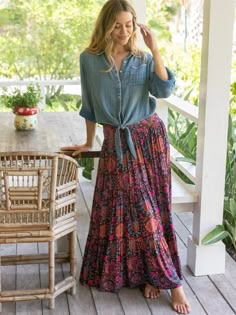 Hanna Convertible Maxi Skirt - Black Printed Folk Circles-view 1 Dress Up Maxi Skirt, Erin Napier Style Clothes, Practical Magic Fashion, Mid Size Skirt Outfit, Maxi Skirt With Sweater, Scottish Fashion Woman, Plus Size Long Skirt Outfits, Outfits With Maxi Skirts, Boho Maxi Skirt Outfit