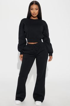 Available In Black, Heather Grey, And Olive. Lounge Top Crew Neck Long Sleeve Fleece Stretch Pair With "Candice Lounge Flare Pant" Self: 100% Polyester Contrast: 62% Polyester 33% Cotton 5% Spandex Imported | Candice Lounge Crew Neck in Black size Large by Fashion Nova Black Stretch Sweatpants For Fall, Black Sweatpants With Ribbed Cuffs For Fall, Black Fall Sweatpants With Ribbed Cuffs, Two Piece Sweat Suit Outfit, Flare Sweatpants Outfit, Lounge Outfit Ideas, Olive Lounge, Black Joggers Outfit, College Class Outfits