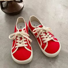 Designer Canvas Sneakers - Sneakers Designer Canvas, Country Shoes, Trainers Shoes, Girls Red, Canvas Shoes Women, Blue Sneakers, Casual Sport Shoes, Sneakers Blue, Low Top Sneakers