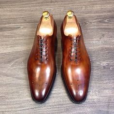 Wholecut Oxford, Mens Formal Outfits, Mark Williams, Brogues Men, Custom Design Shoes, Future Style, Best Shoes For Men, Metallic Shoes, Leather Brogues