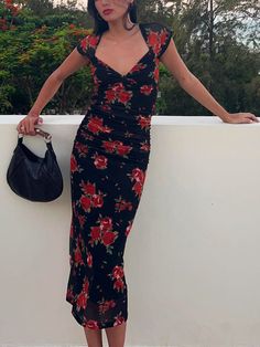 Floral Print Ruched Side Midi Dress – Kukombo Skandinavian Fashion, Aesthetic Dress, Perfect Prom Dress, Long Midi Dress, Print Style, Black Xs, Sheer Sleeves, Floral Midi Dress, Black Midi Dress