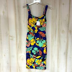 Nwt Zara Trafaluc Blue Yellow Green Sleeveless Bodycon Dress, Sz S Features: Bodycon Style Split Hem Back Polyester/Elastane Blend Easy On/Off Excellent Condition With No Rips, Stains, Or Tears Measurements In Inches: Shoulder To Shoulder: 10 Armpit To Armpit: 13 Waist: 22 Hip: 28 Length: 40 Sleeveless Multicolor Midi Dress With Tropical Print, Sleeveless Multicolor Tropical Print Midi Dress, Blue Fitted Sleeveless Summer Dress, Fitted Blue Sleeveless Summer Dress, Summer Sleeveless Floral Print Bodycon Dress, Sleeveless Multicolor Dress With Tropical Print, Multicolor Sleeveless Dress With Tropical Print, Sleeveless Floral Print Bodycon Summer Dress, Multicolor Sleeveless Mini Dress With Tropical Print