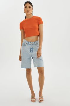 Elevate your basics with the INGA cropped t-shirt. The shortened length is perfect for a laid-back vacation atmosphere. It effortlessly pairs with various bottoms, from shorts and skirts to jeans or casual trousers, allowing you to create different looks with minimal effort. Relaxed Fit Cropped T-shirt For Summer, Cotton Cropped Hem T-shirt For Summer, Summer Relaxed Fit Crew Neck Cropped Shirt, Relaxed Fit Crew Neck Cropped Shirt For Summer, Casual Summer Cutoff Tops, Summer Cropped T-shirt With Relaxed Fit, Relaxed Fit Short Sleeve Summer Crop Top, Relaxed Fit Summer Crop Top With Short Sleeves, Summer Relaxed Fit Cropped Shirt