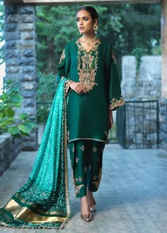 Designer Silk Green Salwar Kameez Pakistani Wedding Dresses have Premium quality Silk fabric and heavy embroidery with Fast shipping, and Customizable. Green Salwar Kameez, Salwar Kameez Pakistani, Bandhani Dupatta, Usa Party, Kameez Designs, A Line Kurta, Pakistani Wedding Dresses, Salwar Kameez Designs, Jacksonville Florida