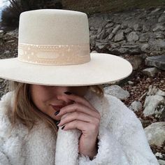 Brand New Not Worn Lack Of Color Sierra Hat Size Medium 57cm Monroe Hat, Winter Hat Outfit, Boho Hats, White Hats, Summer Beanie, Boho Inspo, Hat Outfits, Nikki Beach, Lack Of Color