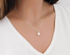 Freshwater Pearl Necklace for women on box chain in 14k gold fill or sterling silver. Perfect for your wedding jewelry or makes great bridesmaid gifts. Your wife will love it as an anniversary or June birthstone birthday gift. This timeless pearl necklace is perfect for everyday wear or layering.  ✔️ Free Shipping on All US Orders ✔️ 21 Day Satisfaction Guarantee 💗Follow us on Instagram for coupon codes, new jewelry designs and more: @ladykjewelry N E C K L A C E - D E T A I L S: * Freshwater P Classic Box Chain Necklaces For Wedding, Sterling Silver Box Chain Necklace For Wedding, Classic Wedding Necklaces With Box Chain, Classic Wedding Box Chain Necklaces, Delicate Box Chain Jewelry For Formal Occasions, Silver Box Chain Jewelry For Wedding, Silver Wedding Jewelry With Box Chain, Classic Jewelry For Bridesmaid Gift And Mother's Day, White Dainty Jewelry With Box Chain