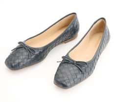 An elevated interpretation of the hot ballet flat trend, this glove leather design is suited to work, worship, and stylish weekend plans (vineyard visit, anyone?). From Bernardo. Trending Flats, Weekend Plans, Style Clothes, Ballet Flat, Leather Gloves, Leather Design, Leather Slip Ons, Ballet Flats, Worship