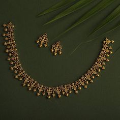 Necklaces To Make, Indian Gold Necklace Designs, Simple Necklace Designs, Bridal Necklace Designs, Neck Pieces Jewelry, Antique Necklaces Design, Gold Bangle Set, Fancy Jewelry Necklace, Modern Gold Jewelry