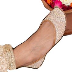 Festive Diwali Closed Toe Flats, Festive Closed Toe Flats For Diwali, Elegant Handwork Flats, Bollywood Style Festive Flats, Navratri Closed Toe Flats, Bollywood Flats With Zari Work For Diwali, Bollywood Style Flats For Diwali Festival, Bollywood Style Flats For Diwali Festive Season, Festive Bollywood Flats