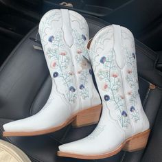 White Boots Worn Once New Condition Bridal Cowgirl Boots, Wedding Cowgirl Boots For Bride, Boots For Women Cowboy, White Wedding Boots, Cowgirl Boots White, Embroidered Cowgirl Boots, Cowgirl Shoes, Cowgirl Boots Wedding, Painted Boots