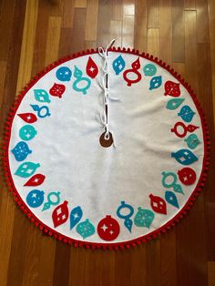 Based on your grandma's old felt crafts, but elevated! This tree skirt features atomic ornaments. Each ornament has a different starburst cut out. Colors and sizes can always be customized by filling out the form below! Standard tree skirt measures 44 inches in diameter and has 15 inch ties. HOW TO ORDER: Please copy, paste, and fill out the form below into the order notes section.  Base color: Accent colors: Please include any other modifications, such as size or custom designs here as well Felt Christmas Tree Skirt, Modern Christmas Tree Skirts, Felt Tree Skirt, Vintage Christmas Tree Skirt, Xmas Tree Skirts, Mid Century Modern Christmas, Retro Christmas Tree, Felt Tree, Modern Christmas Tree