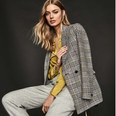 This Brand New With Tags Reiss Leighton Blazer Makes Reference To The Style Of The 1990s With Its Peak Lapels And Double-Breasted Silhouette. It's Woven With A Yellow Houndstooth-Check Design And It's Fully Lined, So Feels Fresh And Versatile Whilst Still Making A Statement. Wear It With Jeans To Take You From Work To The Weekend. Gray Fall Blazer, Gray Tweed Jacket For Work In Fall, Gray Tweed Jacket For Office In Fall, Gray Blazer With Lapel Collar For Fall, Chic Gray Long Sleeve Blazer, Gray Tweed Jacket For Tailoring In Fall, Gray Long Sleeve Tweed Jacket For Fall, Gray Tweed Jacket For Fall Tailoring, Chic Gray Outerwear For Work