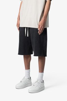 Our Ultra Baggy Sweatshorts are crafted from cotton fleece for unmatched quality and comfort. Featuring a garment-dyed fleece for a luxurious feel and these sweatshorts offer an ultra baggy, yet refined fit. The unique combination of a ultra baggy fit and contrast drawcord brings a modern twist to your every day wardrobe. details Style: Ultra Baggy Fit Style: Contrast Drawcord Composition: 100% cotton Model Info: 6’1, 140 lbs, wearing a size medium Casual Cotton Sweats With Boxy Fit, Relaxed Fit Streetwear Athletic Knee-length Shorts, Relaxed Fit Cotton Athletic Shorts For Loungewear, Casual Boxy Fit Cotton Sweats, Relaxed Fit Knee-length Athletic Shorts For Streetwear, Relaxed Cotton Sweats For Streetwear, Casual Cotton Athletic Shorts With Relaxed Fit, Casual Relaxed Fit Cotton Athletic Shorts, Cotton Athletic Shorts With Relaxed Fit