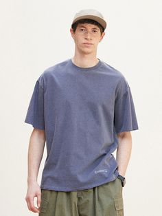 Editor's NotesThis short sleeve t-shirt features a dropped shoulder and a crewneck. It went through tumble washing and tenter processing to minimize shrinkage. It can be styled in various ways. This item is a unisex item. - Basic design short sleeve t-shirt- Washing detail and a loose fit - Must-have item and easy to coordinate Measurements(in.)Size (M/L/XL)- Total Length: 26.77 in. / 27.55 in. / 28.34 in. - Shoulder: 20.86 in. / 21.65 in. / 22.44 in. - Chest: 21.65 in. / 22.44 in. / 23.22 in. - Sleeve Length: 9.44 in. / 9.84 in. / 10.23 in. *Men Height 6'00, Wearing XL / Women Height 5'74, Wearing LComposition & Care- 100% Cotton - Hand-wash in lukewarm water using a neutral detergent separately- Do not bleach- Do not dry clean- Lay flat to dryD Washed Short Sleeve T-shirt For Everyday, Casual Washed Blue T-shirt, Solid Washed Short Sleeve T-shirt, Boxy Fit Washed Crew Neck T-shirt, Basic Washed T-shirt With Relaxed Fit, Washed Boxy Crew Neck T-shirt, Washed Boxy Fit Crew Neck T-shirt, Soft-washed T-shirt With Relaxed Fit And Drop Shoulder, Urban Washed Crew Neck T-shirt