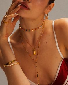 Cet ensemble de colliers comprend Celestial Collier Lariat, Infinity Choker Collier.
 
 
 
 Matériels: Laiton plaqué or 18 carats, verre, résine
 
 
 
 Mesures de Celestial Collier Lariat :  430 mm/16,93" de longueur, 70 mm/2,76" de longueur d'extension.
 
 
 
 
 
 Mesures de Infinity Choker Collier : 310 mm/12,2" de longueur, 70 mm/2,8" de longueur d'extension. Gold Gemstone Charm Necklace, Bohemian Gold-tone Necklace For Gift, Adjustable Gold Plated Necklace, Adjustable Gold-plated Bohemian Necklace, Dainty Gold Beaded Necklaces For Party, Gold Plated Crystal Necklace With Adjustable Chain, Dainty Gold Beaded Necklace For Party, Adjustable Bohemian Gold Plated Necklace, Gold Dangle Gemstone Crystal Necklaces