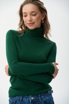 Turtleneck sweater in color green - SOLMAR Outfits For Work, Short Tank Top, Weather Wear, Classic Suit, Knit Turtleneck, Knit Turtleneck Sweater, Chilly Weather, Jean Top, Blazer Dress