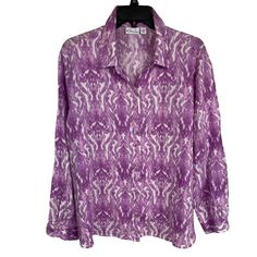 100% Linen Beachy Violette Ombre Top Blouse L Petite Purple. This Cool 100% Linen Blouse Would Be A Great Addition To Your Summer Capsule Wardrobe, Equally Appropriate For Casual, Career Or Vacation. It Has A Violette Ombre Ikat Print With Pearlized Front Button Closure, Button Cuffs And Slightly Rounded Hem. 100% Linen. Machine Wash. New With Tags In New Condition. Please See Measurements Below: Underarm To Underarm Approximately 25” Using Flat Lay Method Length Approx 26” Shoulder To Hem Beach Purple V-neck Summer Shirt, Beach Purple Printed Blouse, Purple Summer Blouse For The Beach, Printed Purple Blouse For Vacation, Purple Printed Blouse For Vacation, Purple Summer Beach Blouse, Purple Printed Summer Blouse, Summer Daywear Purple Shirt, Summer Purple Shirt For Daywear