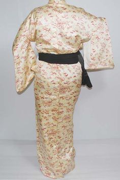 This is vintage kimono for women. The fabric is light weight and its easy to wear. The beautiful oriental design is gorgeouse and elegant.The sleeves sway and billow with the slightest movement, making these traditional robes the personification of elegance and delight. This unique piece of wearable art would make a treasured gift for a cosplayer or any woman who loves Japanese culture. * Width: 63cm (about 24.8 inches) * Length: 155cm (about 61.02 inches) * Sleeve length: 49cm (about 19.29 inch Long White Vintage Kimono, White Long Vintage Kimono, Traditional Cream Kimono, Long Kimono Dress, Modern Kimono, Kimono Outfit, Kimono Vintage, Traditional Kimono, Japanese Dress