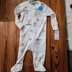 Very Nice Lightweight Footed Sleeper, White With Farm Animals All Over. Has The 2-Way Zipper Making Diaper Changes So Much Easier! Super Cute Design And Nice Material. Size 6 Moths And The Brand Is Carter's. Selling Because The Season And Size Don't Match Up, They Are Nwt. Feel Free To Bundle For A Better Deal! White Cartoon Print Onesie For Playwear, White Onesie With Cartoon Print For Playwear, Fitted White Onesie For Bedtime, Cute White Onesie For Bedtime, Cute White Bedtime Onesie, Playful White Onesie For Bedtime, Fitted White Onesie With Cartoon Print, White Fitted Onesie With Cartoon Print, White Winter Playwear For Babies