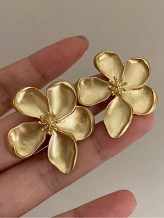 1pair Elegant Flower Retro Design Fashion Statement Earrings For Women Gold    Zinc Alloy     Women Fashion Jewelry, size features are:Bust: ,Length: ,Sleeve Length: Retro Earring, Alloy Earrings, Flower Stud Earrings, Metal Flower, Flower Stud, Flower Earrings Studs, Metal Flowers, Flower Studs