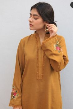 Winter Pashmina Suit Designs, Woolen Suits Design Winter Pakistani, Pakistani Winter Dresses Casual, Woolen Kurtis Design Winter, Pashmina Suits Design, Woolen Suits Design Winter, Kurta Set For Women