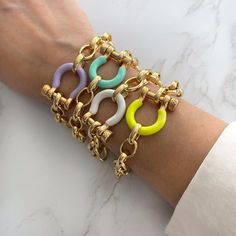 Enamel Jewelry Diy, Carabiner Bracelet, Braclets Gold, Arm Stack, Lock Bracelet, Lock Jewelry, Diy Charm, Stacking Bracelets, Gold Link Bracelet