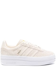 Find ADIDAS Gazelle Bold Sneakers on Editorialist. ecru suede round toe logo-print tongue signature 3-Stripes logo branded insole partial lining flatform sole front lace-up fastening Aesthetic Womens Shoes, Cute Shoes To Wear With Jeans, Adidas Platform Gazelle, Cute Everyday Shoes, Platform Gazelle, Cute Fall Shoes, Back To School Sneakers, Cute Sneakers For Women, Gazelle Bold Shoes