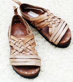 Huaraches Mexicanos Mexican Sandals, Black Sandals Heels, Swag Style, Mens Sandals, Suede Shoes, Gladiator Sandals, Cute Shoes, Girls Shoes, Leather Sandals