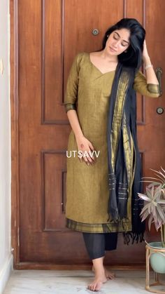 Indian outfit Ladies Frock Design, Chudidhar Designs, Dress Designs For Stitching, Silk Kurti Designs, Salwar Neck Designs, Stylish Kurtis Design, Cotton Saree Blouse Designs, Recycled Dress, Long Gown Design