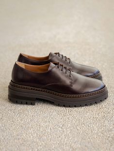 Dasha Cabernet - Derbies with chunky notched soles in burgundy leather Fall Sneakers, Oxford Platform, Wedge Loafers, Platform Clogs, Boot Pumps, Clean Shoes, Boots Knee, Goodyear Welt, Mode Inspiration